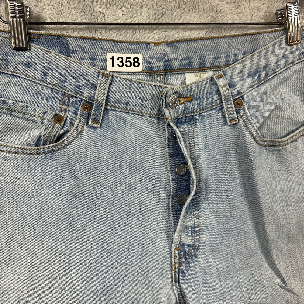 Levi’s 501 Y2K Light Wash Straight Leg Button Fly Jeans Size 34x32 - Picture 2 of 10